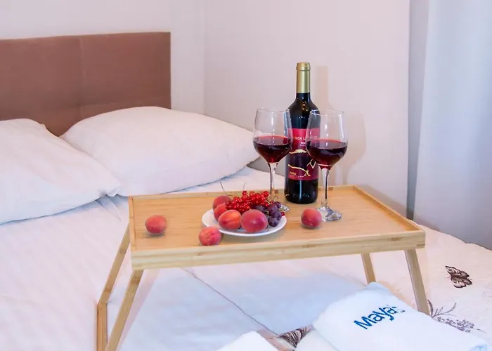 Maya's Flats & 61 - Bridge *