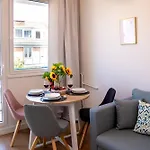 Maya's Flats 61 - Bridge 아파트