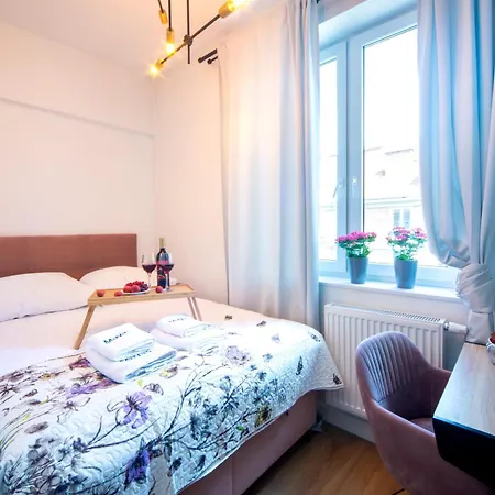 Maya's Flats & 61 - Bridge Apartman