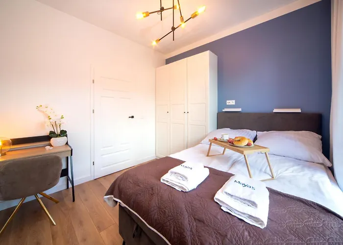 Maya's Flats & 61 - Bridge *