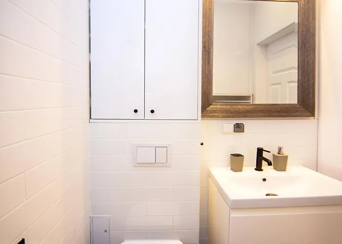 Maya's Flats & 61 - Bridge Apartment *