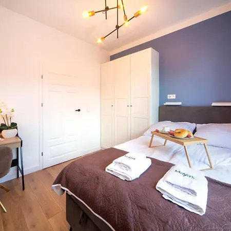 Maya's Flats & 61 - Bridge *